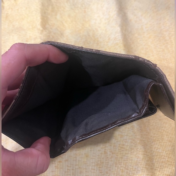 Fendi wallet w/fendi dust bag - Picture 8 of 16